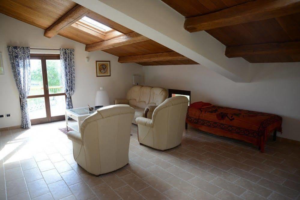 Colle Delle Meraviglie Fratticciola Selvatica 外观 照片